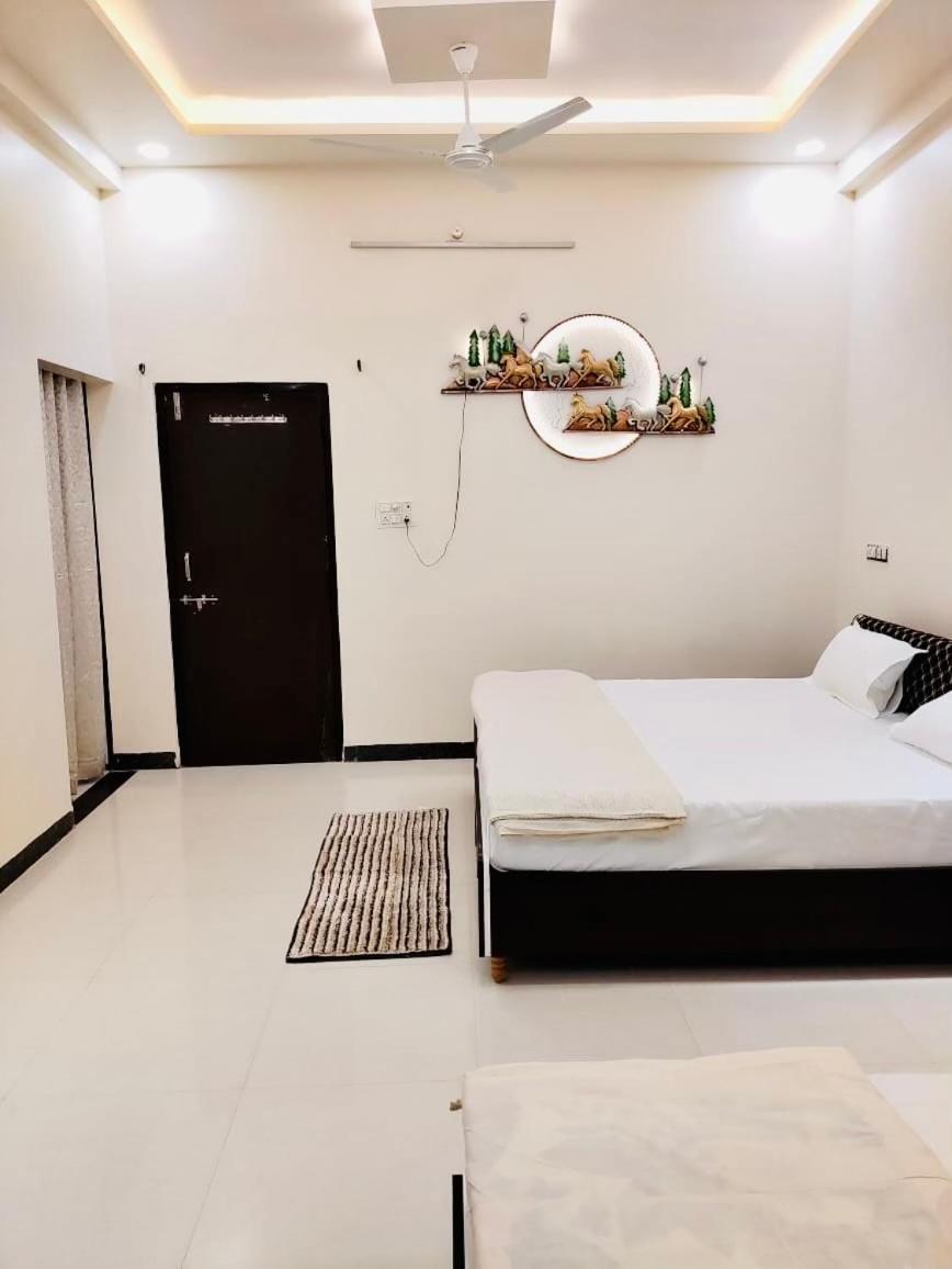Ap Suite - By Ap Villa'S And Resort'S Уджайн Екстериор снимка
