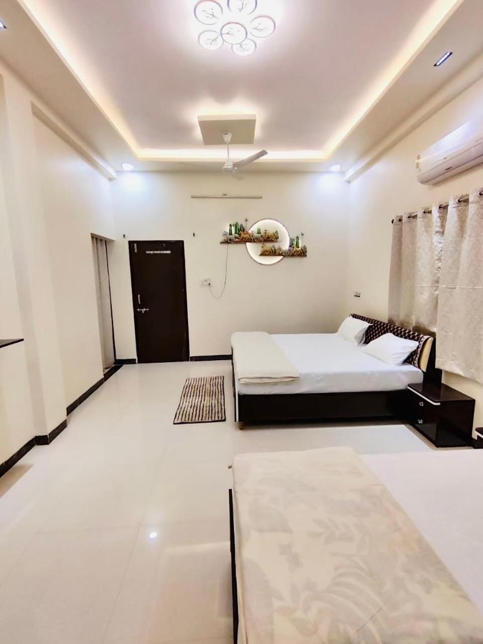 Ap Suite - By Ap Villa'S And Resort'S Уджайн Екстериор снимка